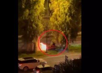 Συγκλονιστικό βίντεο από τη στιγμή που απεγκλωβίζεται η συνοδηγός της Ferrari και σύζυγος του Τζώρτζη