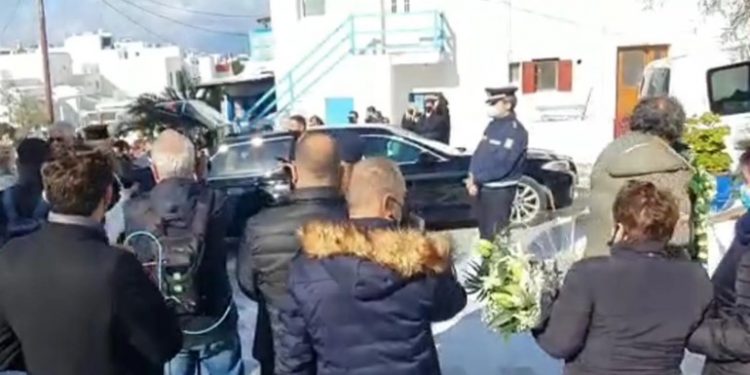 Στα ”Μαύρα” η Μύκονος-Σπαραγμός για τον Τζώρτζη Μονογυιό[photos][video]