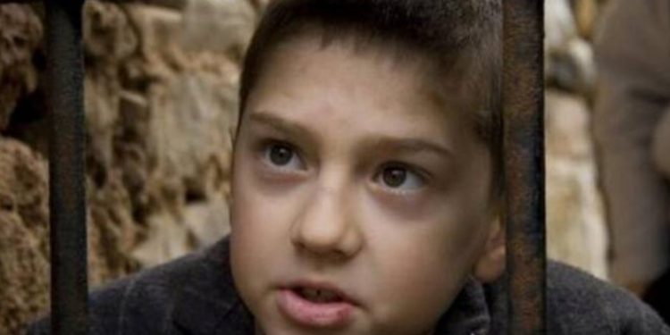 Alldaynews.gr Ο «Δημητράκης» από το «Νησί» παίζει στον «Σασμό» και είναι εντελώς αγνώριστος