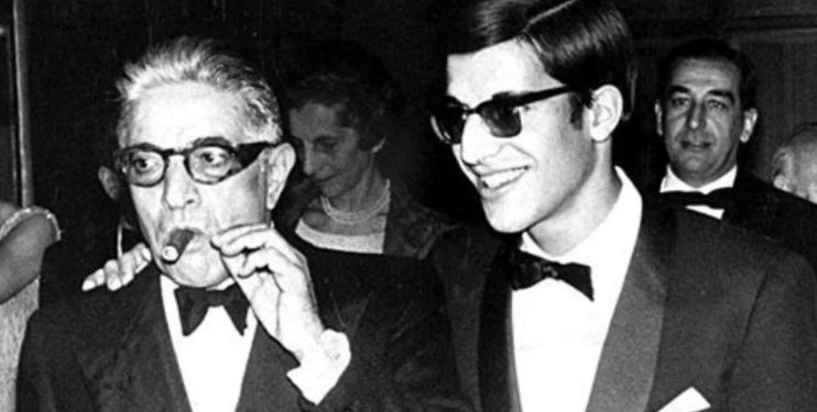 Αλέξανδρος Ωνάσης: Γιατί ο πατέρας του, Αριστοτέλης, τον κρατούσε ταριχευμένο επί 20 ημέρες και τελικά δεν παρέστη στην κηδεία του