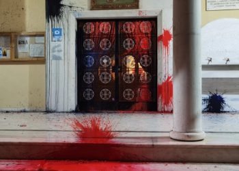Βανδάλισαν την εκκλησία στα Κάτω Πατήσια όπου λειτουργούσε ο σάτυρος ιερέας[photos]