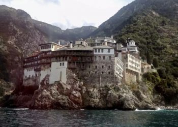 Άγιο Όρος: Νεκρός από κορονοϊό και 5ος μοναχός της Μονής Φιλοθέου – Αγωνία για άλλους 7 ανεμβολίαστους