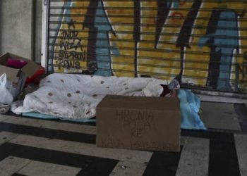 Πώς Μπορούμε Να Βοηθήσουμε Έναν Άστεγο Να Προστατευτεί Από Την Παγωνιά