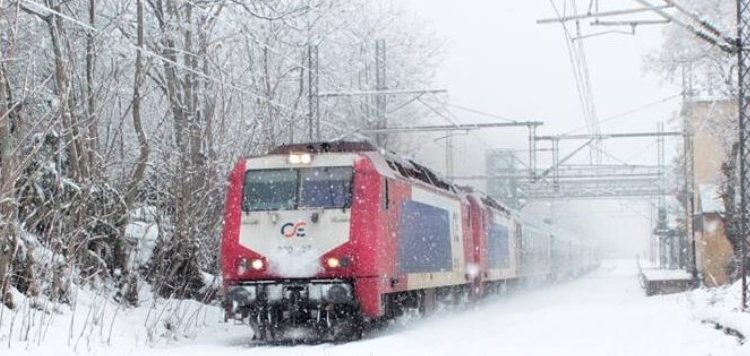 Alldaynews.gr Σύγκρουση τρένου με εκχιονιστικό μηχάνημα στη Λιβαδειά-Τραυματίστηκαν Επιβάτες