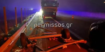 Alldaynews.gr Νταλίκα τράκαρε με βάρκα στην Εθνική Οδό