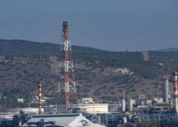 Φωτιά μικρής έκτασης ξέσπασε στα διυλιστήρια Ελευσίνας, έχει τεθεί υπό πλήρη έλεγχο