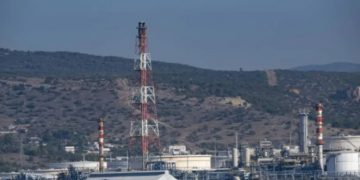 Alldaynews.gr Φωτιά μικρής έκτασης ξέσπασε στα διυλιστήρια Ελευσίνας, έχει τεθεί υπό πλήρη έλεγχο