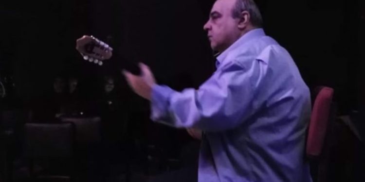 «Έφυγε» στα 55 του ο Κωνσταντίνος Ζαχαριάς – Για μια 10ετια ήταν ο μπουζουκτσής του Σφακιανάκη