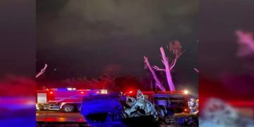 Σοβαρό τροχαίο στη Λ. Ποσειδώνος – Τυλίχτηκε στις φλόγες αυτοκίνητο με τρεις επιβάτες[video]