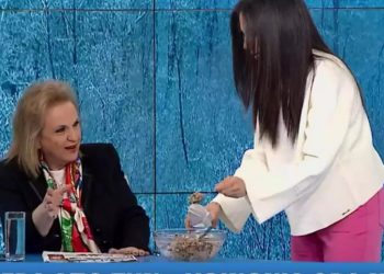 «Θα φύγω αν δεν σοβαρευτείτε»: Έξαλλη η Παγώνη με την Ανθή Βούλγαρη που την κέρασε κόλλυβα[video]