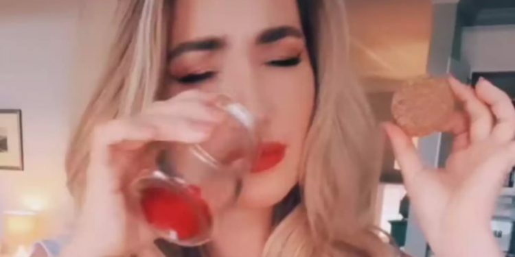 Αμερικανίδα σταρ ριάλιτι πουλάει μέσω NFT βαζάκια με τα αέριά της και βγάζει χιλιάδες δολάρια[video]