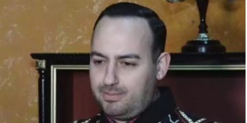 Alldaynews.gr Μαυρίκιος Μαυρικίου: Κυκλοφορούσε γυμνή μπροστά σε όλους τους άντρες ηθοποιούς και μετά καταγγέλλει ότι ”Με χούφτωσε στο καμαρίνι”