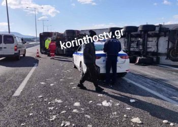 Alldaynews.gr Νταλίκα ανετράπη στην E.O. Αθηνών – Kορίνθου: Πώς γλίτωσε ο οδηγός (φωτο)