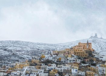 Σύρος: Το έστρωσε! Έντονη χιονόπτωση – Δείτε φωτογραφίες