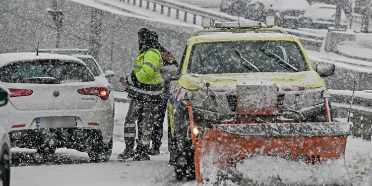 Alldaynews.gr ΕΚΤΑΚΤΟ: Αποζημίωση 2.000 ευρώ σε κάθε οδηγό που εγκλωβίστηκε θα δώσει η Αττική Οδός