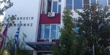 Alldaynews.gr Θεσσαλονίκη: Επεισόδιο με αρνητή στο δημαρχείο Θερμαϊκού – “Δεν υπάρχει Σύνταγμα, εμείς κυβερνάμε”