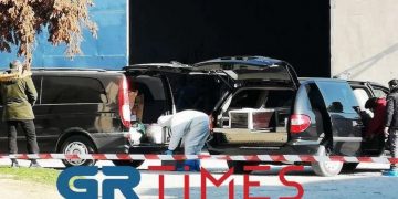 Alldaynews.gr Τραγωδία στη Θεσσαλονίκη: Παραδόθηκε και Ομολόγησε ο 23χρονος γιος – Τι ψάχνει η Αστυνομία; (video)