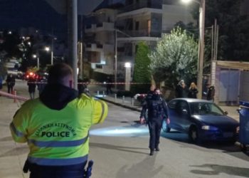 Πυροβολισμοί στη Βούλα έξω από αρτοποιείο-Τρεις τραυματίες[Βίντεο Ντοκουμέντο]