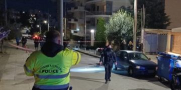 Πυροβολισμοί στη Βούλα έξω από αρτοποιείο-Τρεις τραυματίες[Βίντεο Ντοκουμέντο]