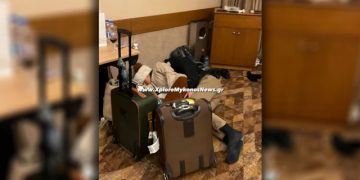 Alldaynews.gr Αποκλεισμένοι στην Αττική Οδό κοιμούνται στα πατώματα ξενοδοχείου (φωτο)