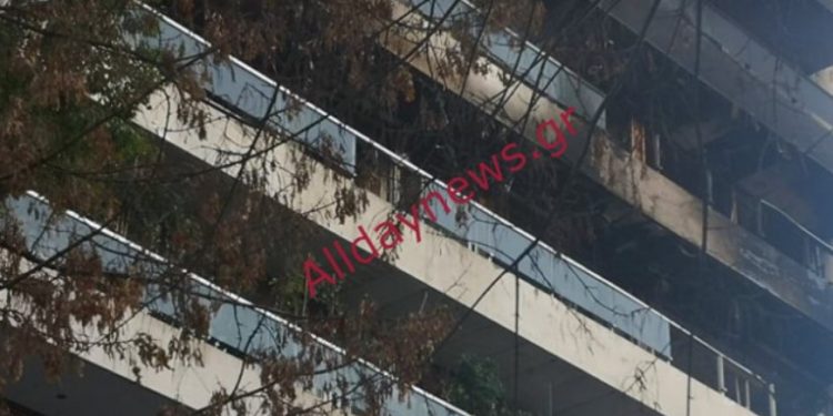 Τραγωδία στην Αγίου Μελετίου: Τον έβλεπε από το μπαλκόνι του να καίγεται ζωντανός (video)