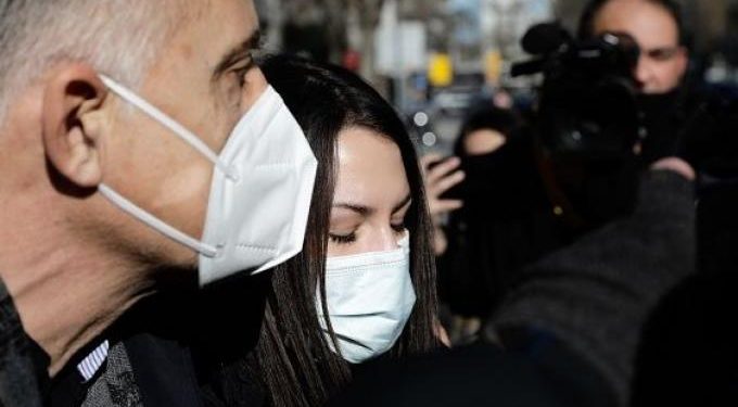 Alldaynews.gr Εύβοια – Πραγματική απόλαυση: Τα πάντα χιονισμένα κι αυτός κάνει μπάνιο