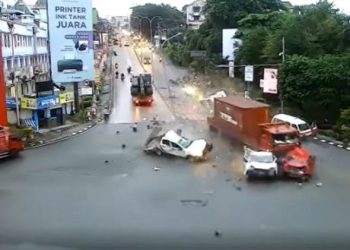 Νεκροί και τραυματίες από παράσυρση φορτηγού – Σοκαριστικό βίντεο