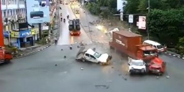 Νεκροί και τραυματίες από παράσυρση φορτηγού – Σοκαριστικό βίντεο