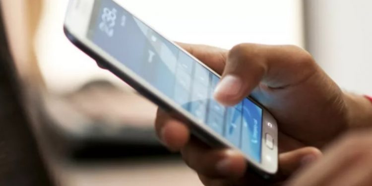 Κινητή τηλεφωνία: Έτσι γίνεται η απαλλαγή από τα τέλη – Ξεκίνησαν οι αιτήσεις