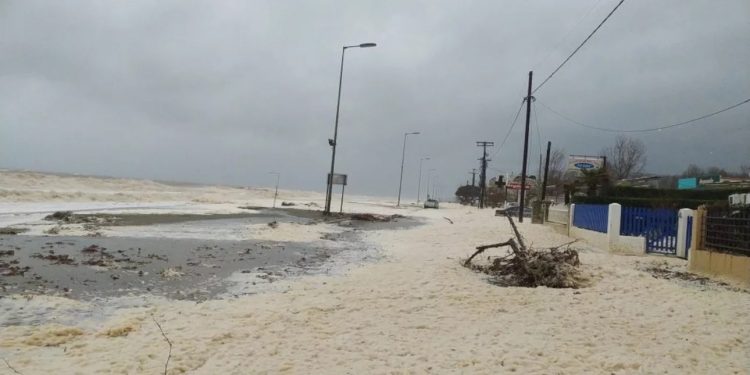 Alldaynews.gr Απίστευτες εικόνες στη Λάρισα: Η θάλασσα βγήκε στη στεριά – Διακοπές ρεύματος και προβλήματα (φωτο, video)