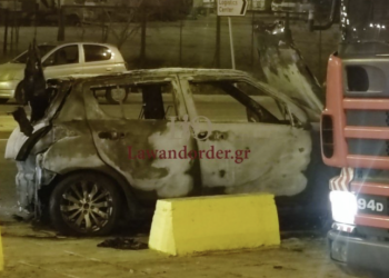 Alldaynews.gr Άγρια συμπλοκή οπαδών ΑΕΚ και Ολυμπιακού – Κάηκαν αυτοκίνητα, 7 συλλήψεις (φωτο)
