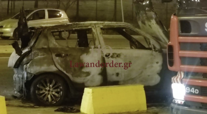 Alldaynews.gr Άγρια συμπλοκή οπαδών ΑΕΚ και Ολυμπιακού – Κάηκαν αυτοκίνητα, 7 συλλήψεις (φωτο)