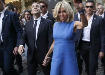 Ανώνυμο τηλεφώνημα στη Μπριζίτ Μακρόν – «Ο άντρας σου είναι με εραστή»