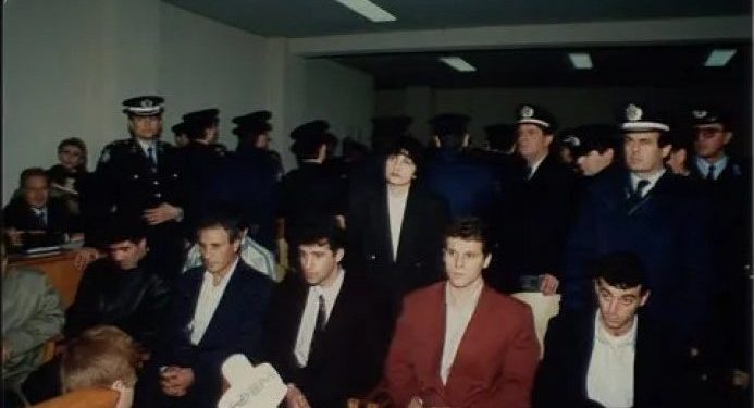 Alldaynews.gr Ο απαγωγέας κράταγε το φέρετρο στην κηδεία: Η στυγνή δολοφονία του «Μαραντόνα του Αιγάλεω» από τους κολλητούς του