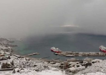 Η Μύκονος σκεπάστηκε από πυκνό χιόνι – Εντυπωσιακές φωτογραφίες