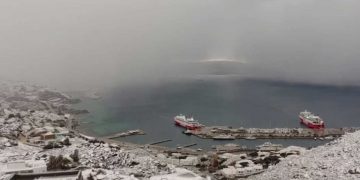 Η Μύκονος σκεπάστηκε από πυκνό χιόνι – Εντυπωσιακές φωτογραφίες