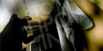 Διάσημος Έλληνας μπασκετμπολίστας “συνελήφθη” να κλέβει τα χρήματα των συμπαικτών του (video)