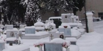 Alldaynews.gr ”Χιονίζει αλλά πρέπει να πάω στο Νεκροταφείο-Το μνήμα του γιόκα μου είναι παγωμένο και κρυώνει”