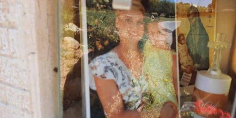 Alldaynews.gr Θρήνος: Eτήσιο μνημόσυνο στο σημείο που «έσβησαν» η Όλγα και η 3χρονη κόρη της