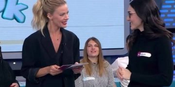 Alldaynews.gr Παίκτρια με παρατσούκλι «σε@@ουάλα» πήγε στο Ρουκ Ζουκ και θέλει να βρει… (video)