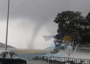 Σκιάθος: Εντυπωσιακός υδροστρόβιλος (video)