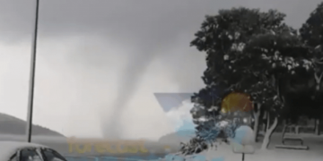 Alldaynews.gr Σκιάθος: Εντυπωσιακός υδροστρόβιλος (video)