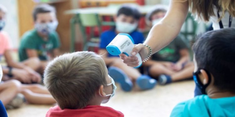 Alldaynews.gr Σχολεία-Self test: Πως θα γίνει η επιστροφή στα θρανία τη Δευτέρα