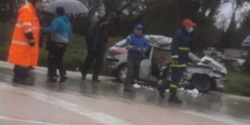 ΠΡΙΝ ΛΙΓΟ – Απίστευτο τροχαίο: Νεκρή 17χρονη – Οδηγούσε η μητέρα της και τράκαρε με φορτηγό (φωτο)