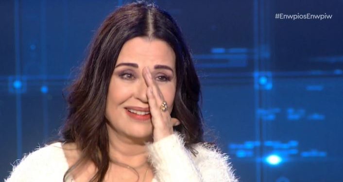 Alldaynews.gr Βούρκωσε η Μαρία Τζομπανάκη για τον γιό της στον Νίκο Χατζηνικολάου (video)