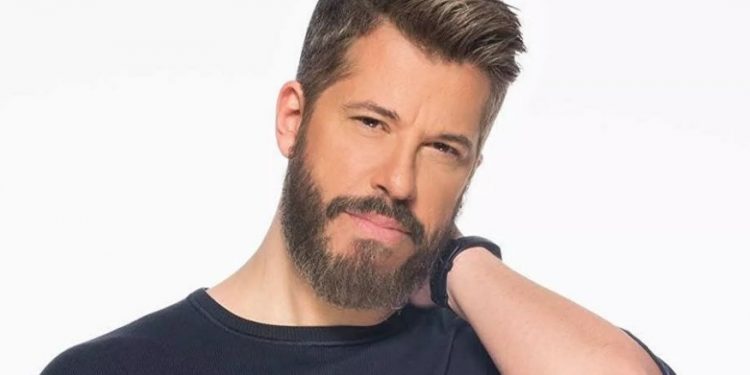 J2US: Η Troll ανάρτηση του Χάρη Βαρθακούρη κατά τη διάρκεια του τελικού![photo]