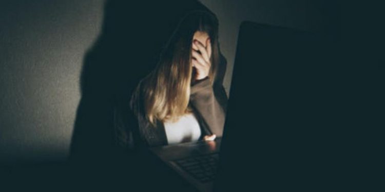 Alldaynews.gr Μαθήτρια αυτοκτόνησε γιατί την εκβίαζαν με φωτογραφίες της στο διαδίκτυο