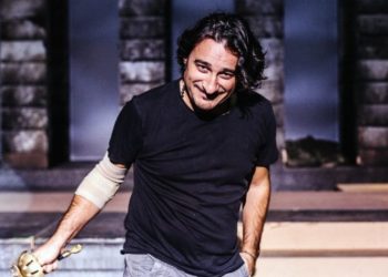 Δύσκολες ώρες για τον Βασίλη Χαραλαμπόπουλο-Ανέβαλε και τις παραστάσεις