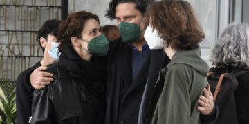 Alldaynews.gr Λευτέρης Χαρίτος: Το τελευταίο «αντίο» στον πατέρα του – Δίπλα του η Μαρκέλλα Γιαννάτου (φωτο)