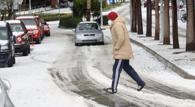 Alldaynews.gr Καιρός: Έκτακτο δελτίο της ΕΜΥ – Νέα κακοκαιρία από την Τρίτη με καταιγίδες και χιόνια (video)